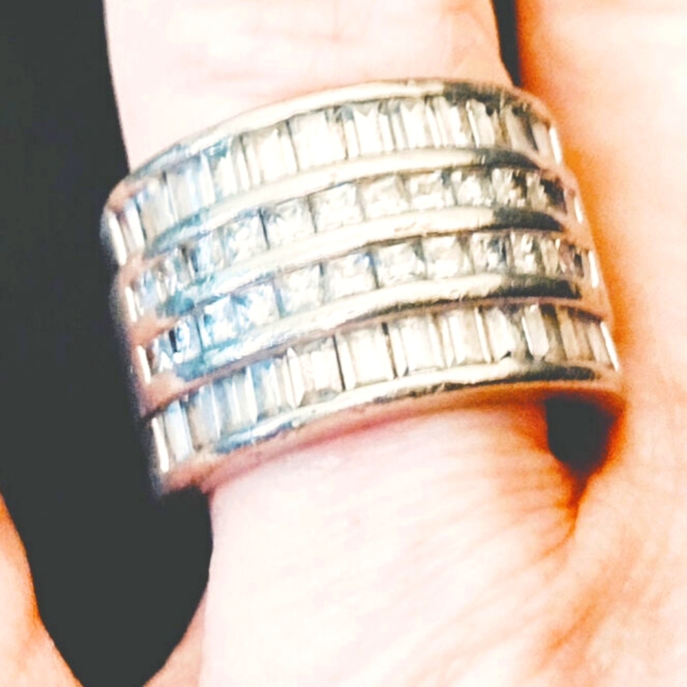 Silver tone Ring Size 7 1/2